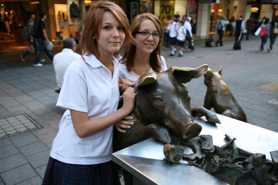 MonaLisa Twins with Rundle Pigs - Adelaide, 2009