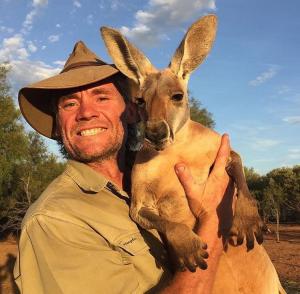 Kangaroo and Akubra hat2